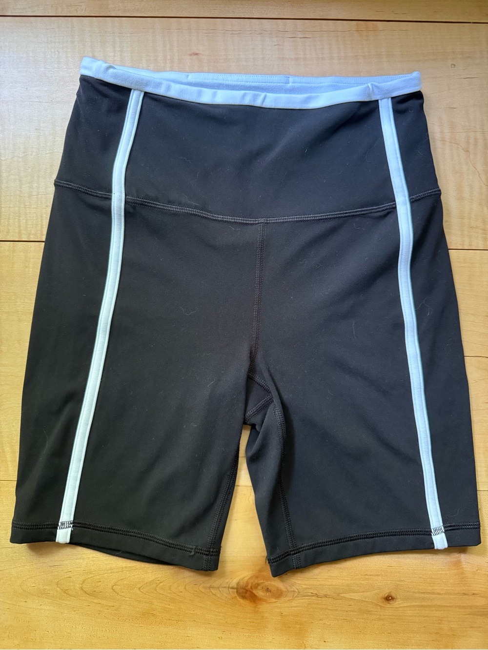 Athleta Ultra High Rose Elation 7" Shorts Black w White Trim Yoga Bike Pilates